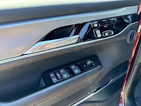 Used 2023 Jeep Grand Wagoneer Series III AWD/4WD image 29