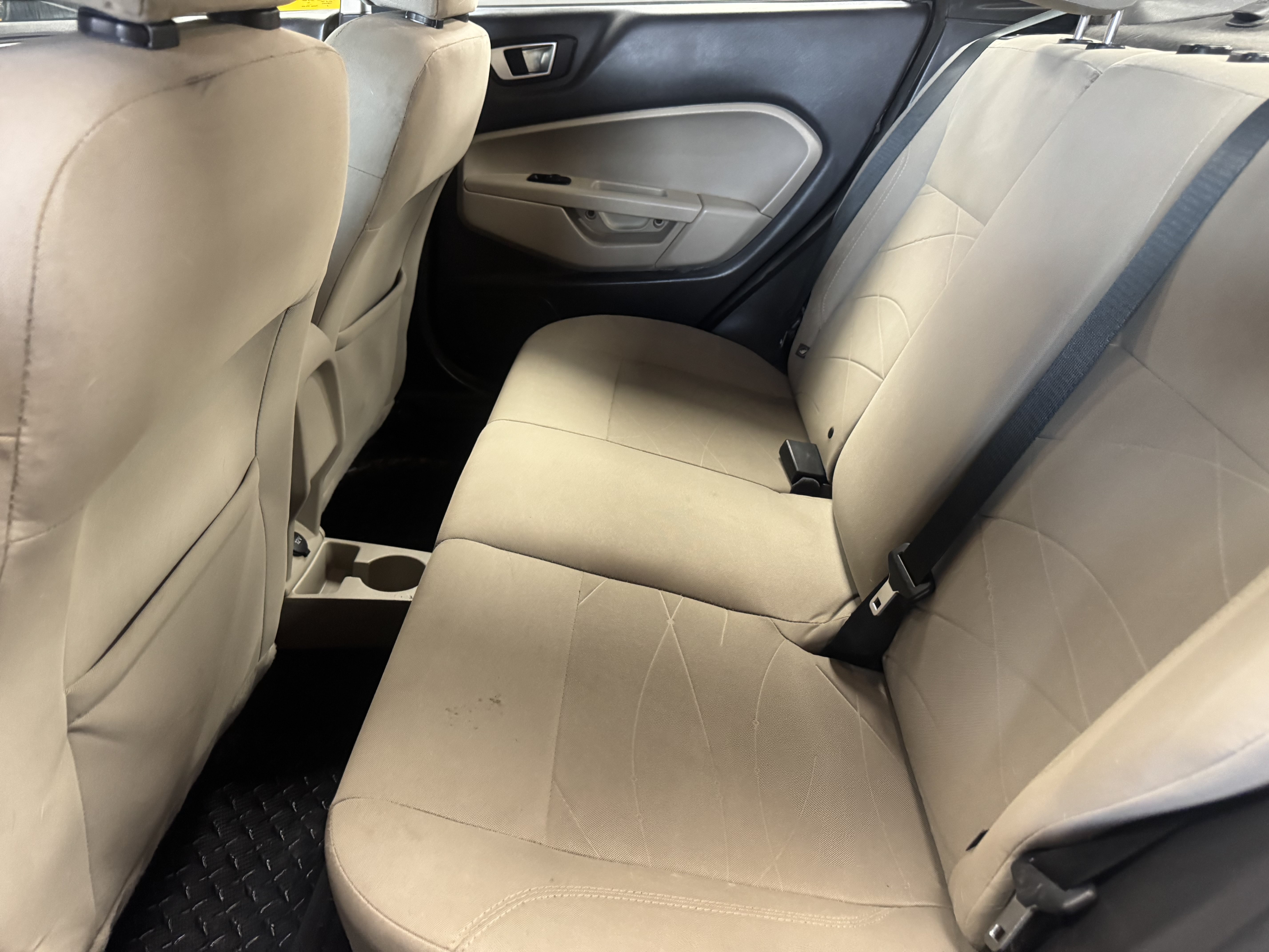 Used 2015 Ford Fiesta SE FWD image 9