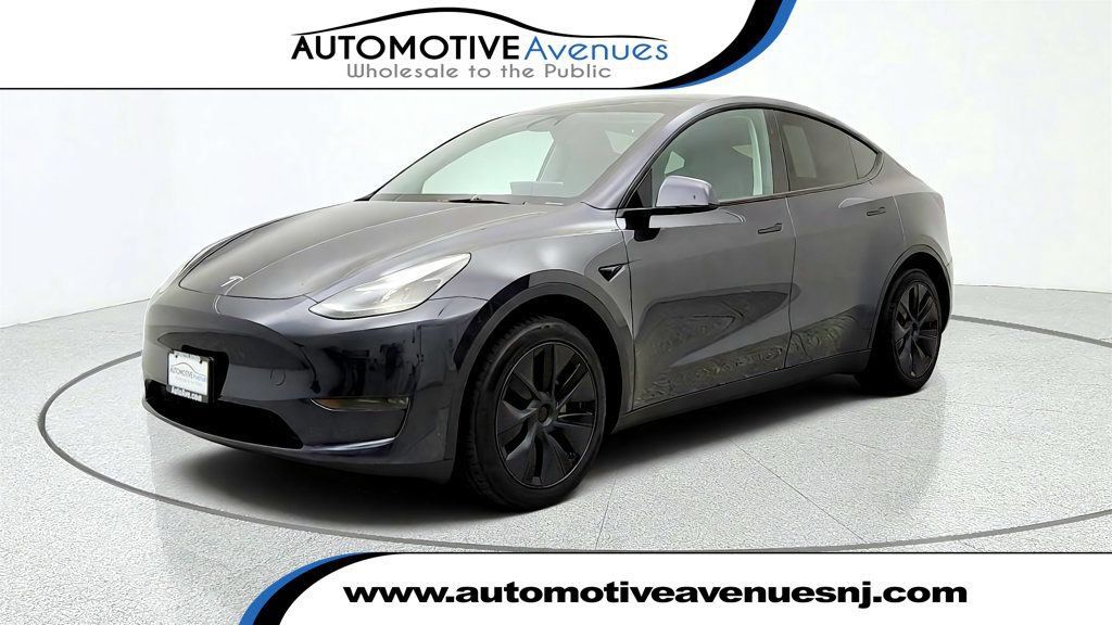 Used 2025 Tesla Model Y Long Range RWD image 1