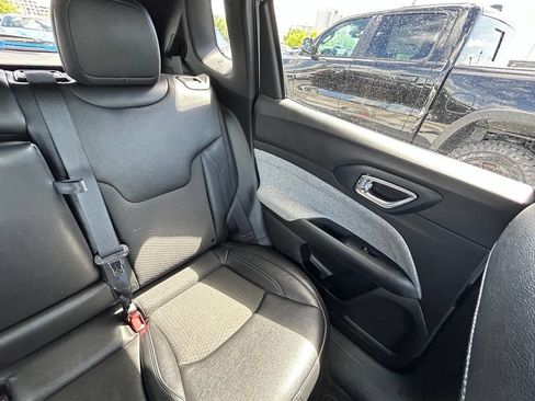 Used 2024 Jeep Compass Latitude AWD/4WD image 14