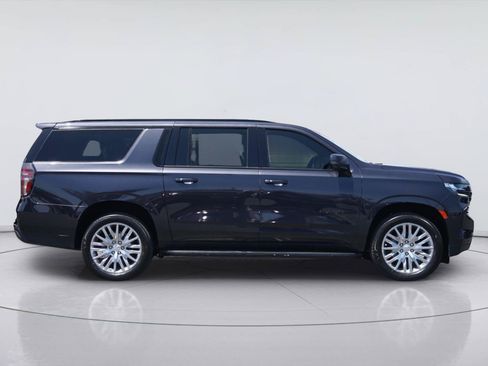 Used 2023 Chevrolet Suburban RST w/ Luxury Package RWD image 5