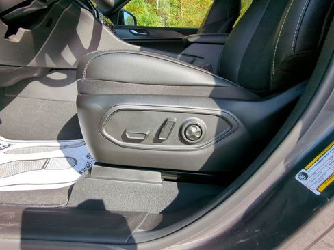 New 2025 Jeep Grand Cherokee L Altitude image 13