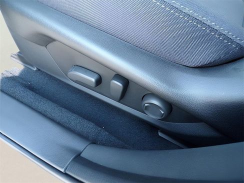 Used 2025 Subaru Crosstrek 2.0i Premium image 13