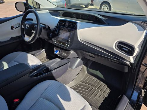 Used 2017 Toyota Prius Two image 15