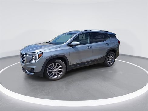 Used 2024 GMC Terrain SLT image 4