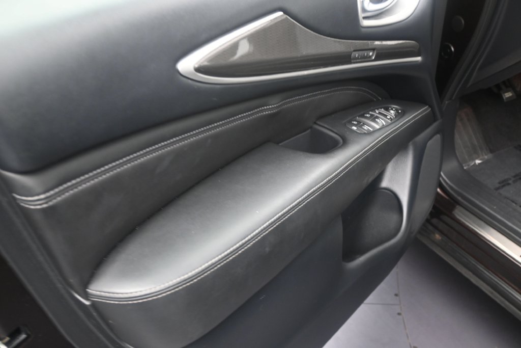 Used 2019 INFINITI QX60 Luxe w/ Essential Package FWD image 10