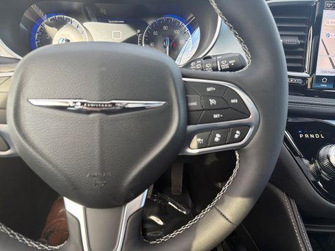 New 2026 Chrysler Pacifica Limited image 25