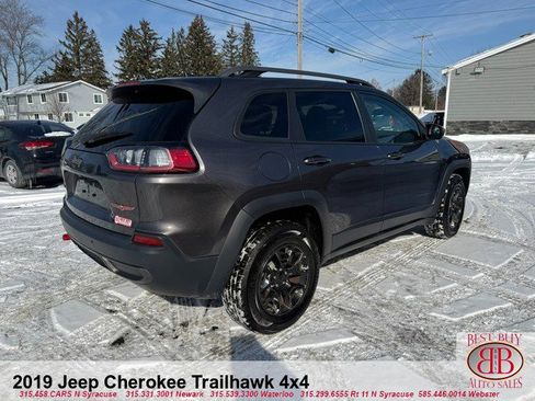 Used 2019 Jeep Cherokee Trailhawk w/ Cold Weather Group AWD/4WD image 3