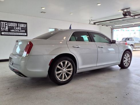 Used 2020 Chrysler 300 Limited AWD/4WD image 3