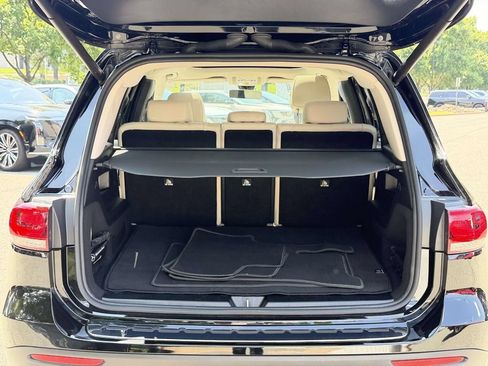 Used 2023 Mercedes-Benz GLB 250 w/ Premium Package image 12