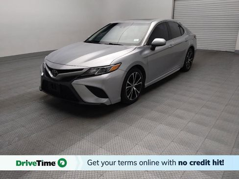 Used 2018 Toyota Camry SE w/ Moonroof Package FWD image 1