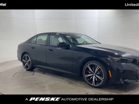 Used 2026 BMW 530i w/ M Sport Package RWD image 2