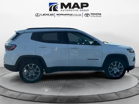 Used 2022 Jeep Compass Latitude image 6