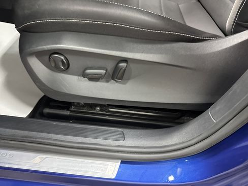 Certified 2022 Volkswagen Taos SE image 14