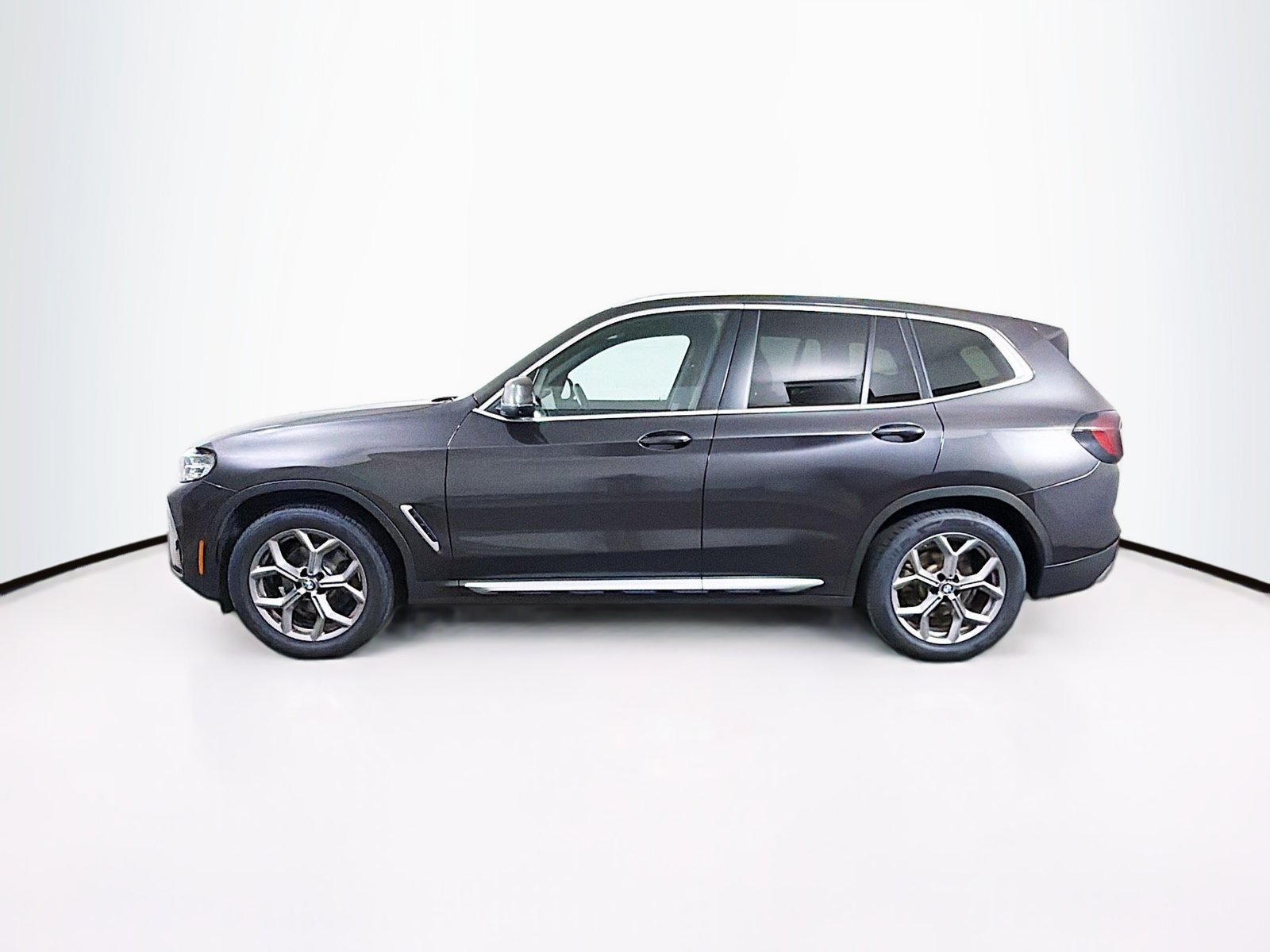 Used 2023 BMW X3 xDrive30i w/ Premium Package AWD/4WD image 4