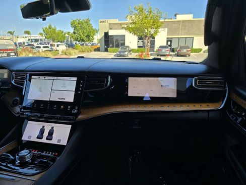 Used 2024 Jeep Grand Wagoneer L Series III image 40