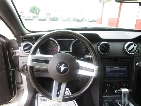 Used 2007 Ford Mustang Coupe RWD image 12
