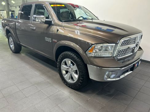 Used 2018 RAM 1500 Laramie AWD/4WD image 2