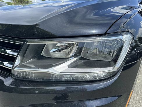 Used 2021 Volkswagen Tiguan SE w/ Panoramic Sunroof Package FWD image 9