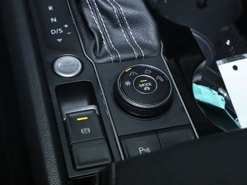 Used 2022 Volkswagen Atlas Cross Sport SEL image 30