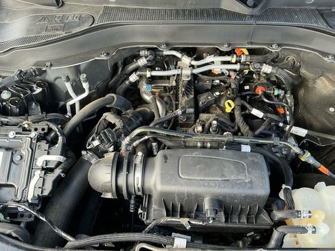 Used 2023 Ford Explorer XLT image 25