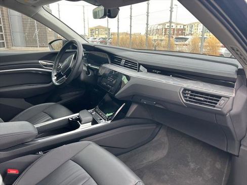 Certified 2024 Audi Q8 e-tron Premium image 33