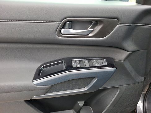 New 2025 Nissan Pathfinder SL image 8