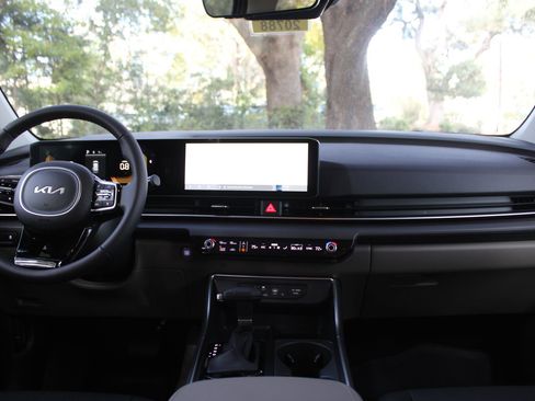 New 2026 Kia Carnival EX FWD image 30