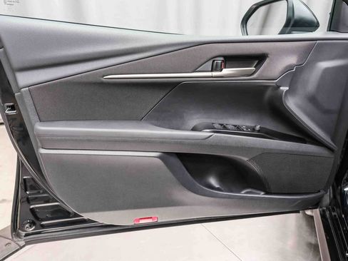 Used 2025 Toyota Camry LE w/ Convenience Package image 19