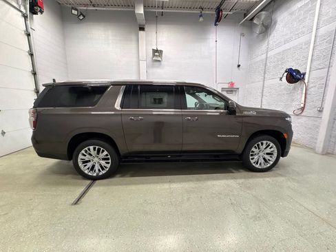 Used 2021 Chevrolet Suburban High Country w/ Premium Package AWD/4WD image 3