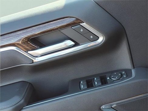 Used 2025 GMC Sierra 1500 Elevation image 17