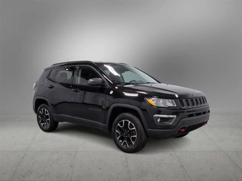 Used 2020 Jeep Compass Trailhawk image 2
