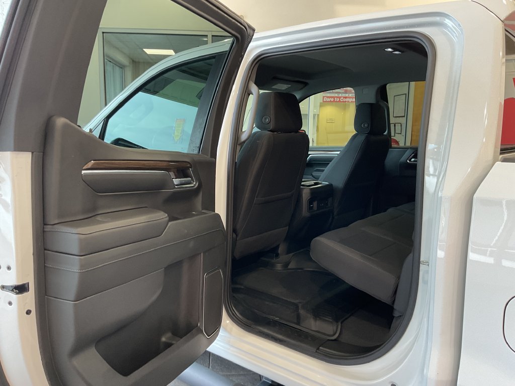 Used 2024 Chevrolet Silverado 1500 RST w/ Redline Edition AWD/4WD image 29