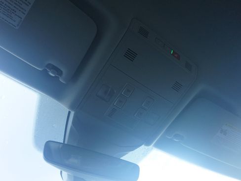 Used 2025 Volkswagen Jetta S image 33