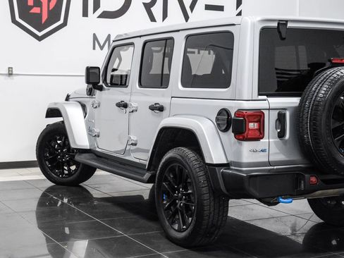 Used 2022 Jeep Wrangler Unlimited Sahara w/ Cold Weather Group AWD/4WD image 13