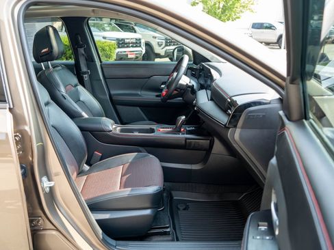 Used 2025 Nissan Kicks SR w/ SR Premium Package AWD/4WD image 10
