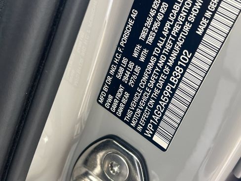 Certified 2023 Porsche Macan S AWD/4WD image 34