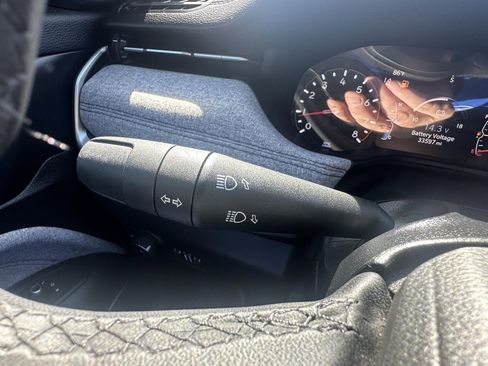 Used 2025 Jeep Compass Latitude image 20