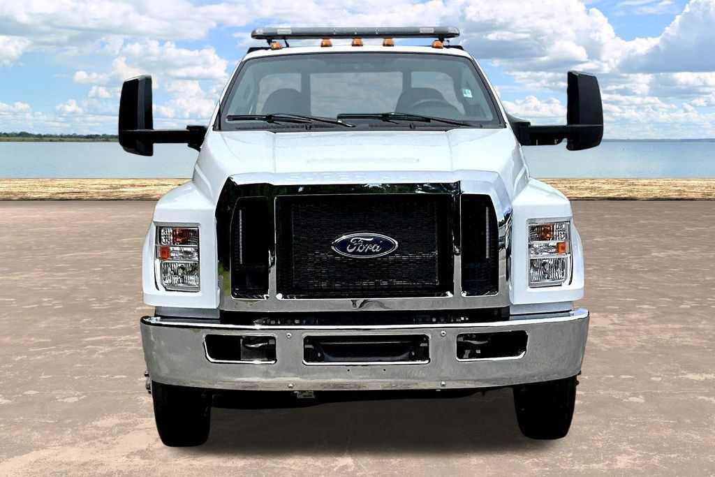 Used 2027 Ford F650 2WD Regular Cab Super Duty image 2