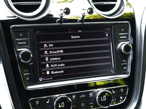 Used 2020 Bentley Bentayga Design Series image 57