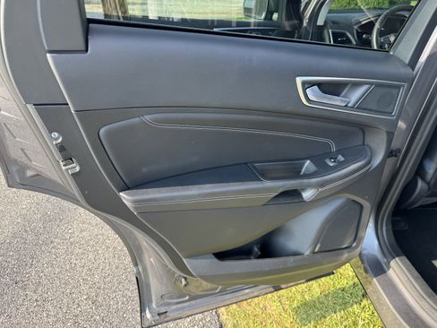 Used 2024 Ford Edge Titanium image 10