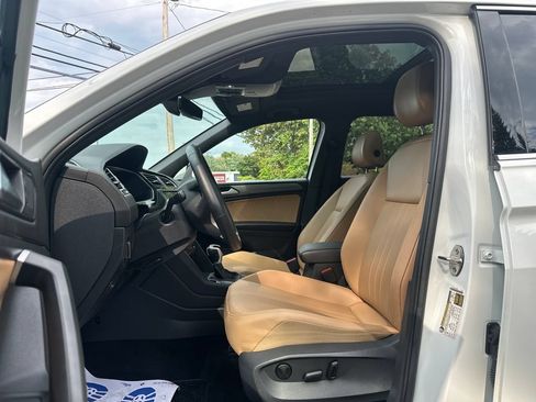 Certified 2024 Volkswagen Tiguan SE AWD/4WD image 8