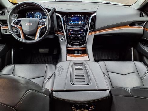 Used 2018 Cadillac Escalade Luxury image 13