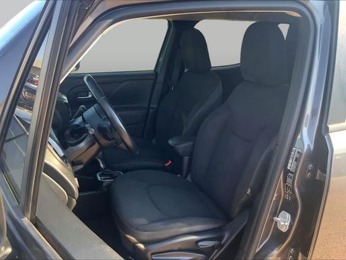 Used 2018 Jeep Renegade Altitude FWD image 7
