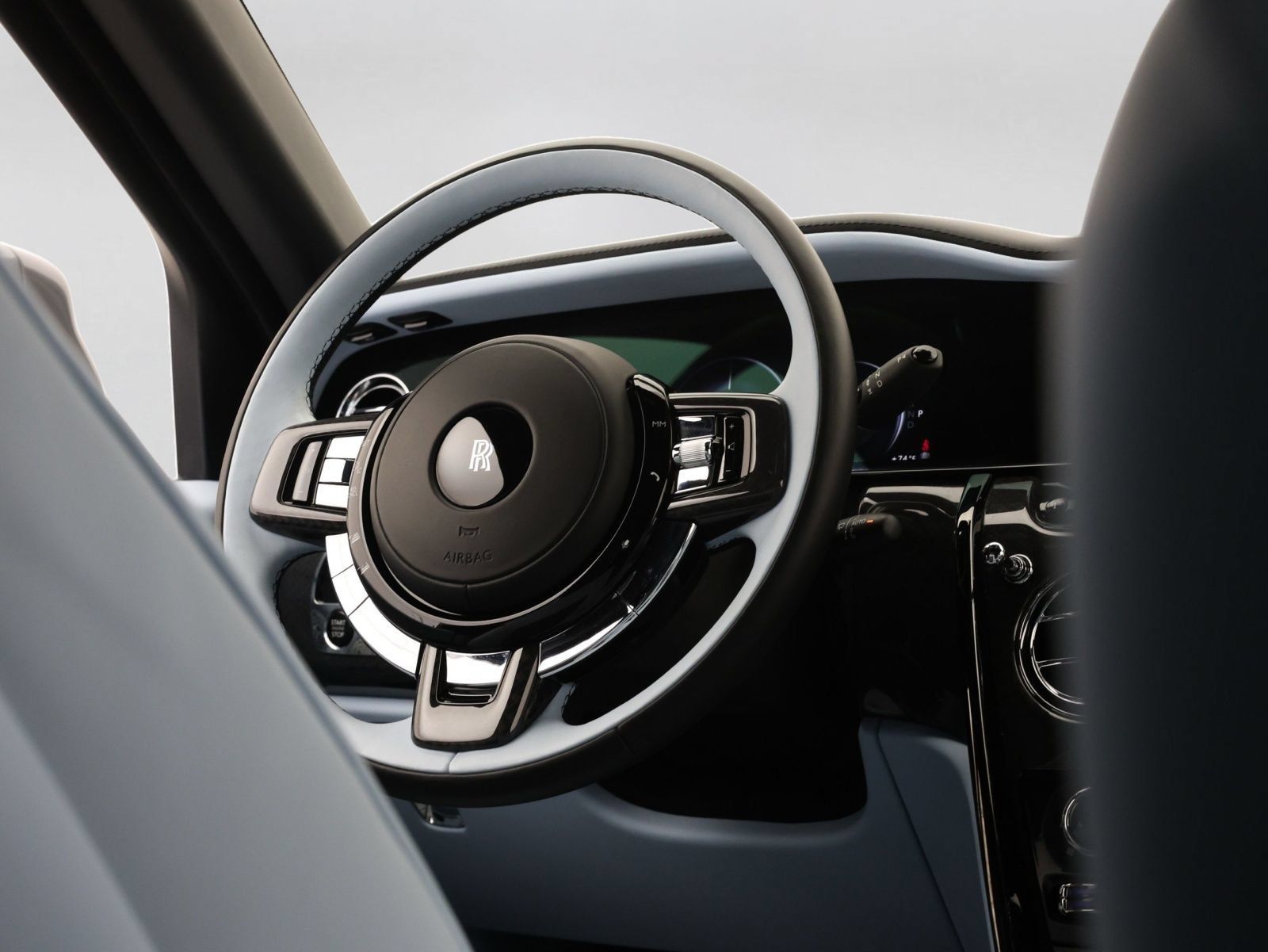 Certified 2025 Rolls-Royce Cullinan Black Badge AWD/4WD image 17