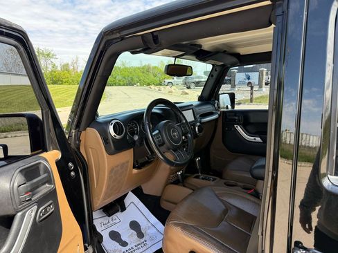 Used 2013 Jeep Wrangler Unlimited Sahara w/ Dual Top Group AWD/4WD image 10
