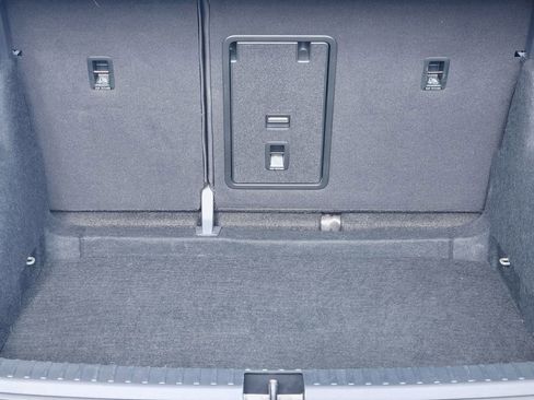 Used 2024 Volkswagen Taos SE image 30