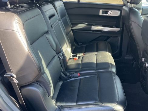 Used 2023 Ford Explorer Limited image 9