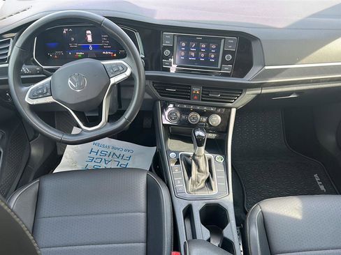 Certified 2023 Volkswagen Jetta SE w/ Panoramic Sunroof Package image 24