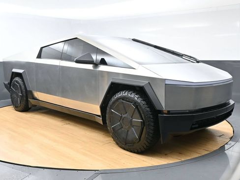 Used 2024 Tesla Cybertruck AWD Crew Cab image 2